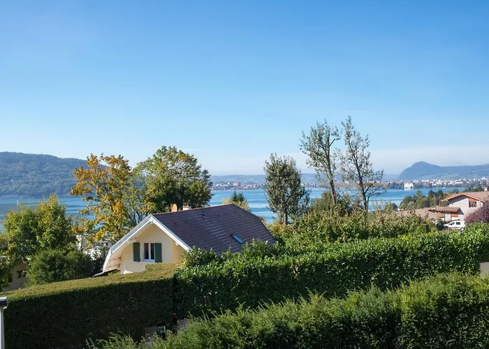 Entre Lac Et Montagne